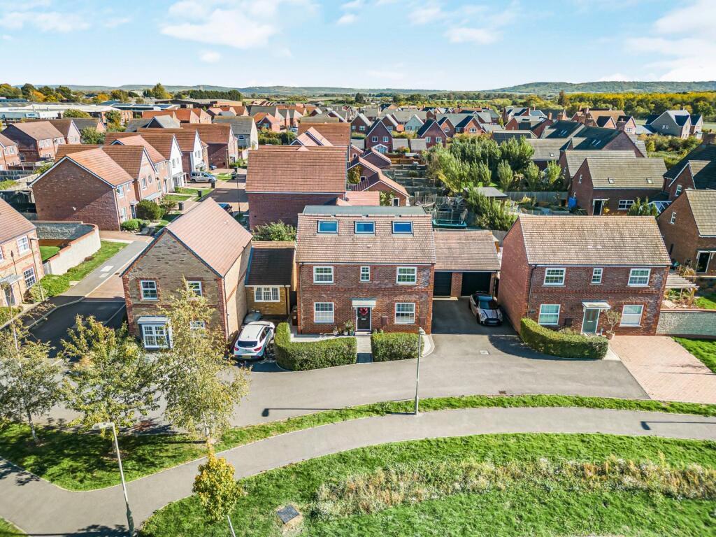 Main image of property: Esingdon Drive, Thame, Oxfordshire, OX9