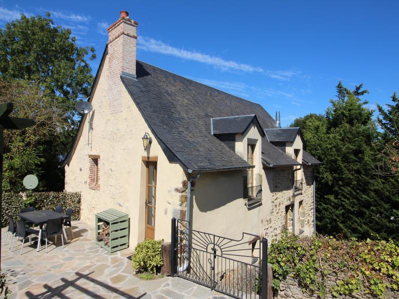 2 bedroom house for sale in Pays de la Loire, Mayenne, Athée, France