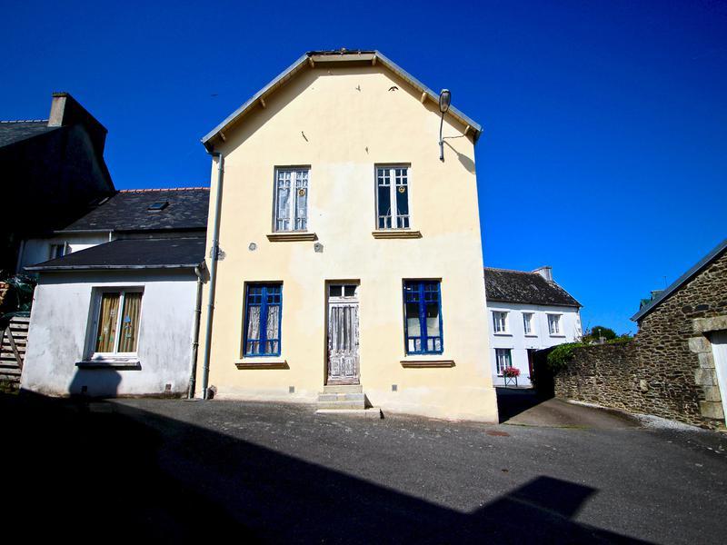 3 bedroom house for sale in Brittany, Finistère, Collorec, France