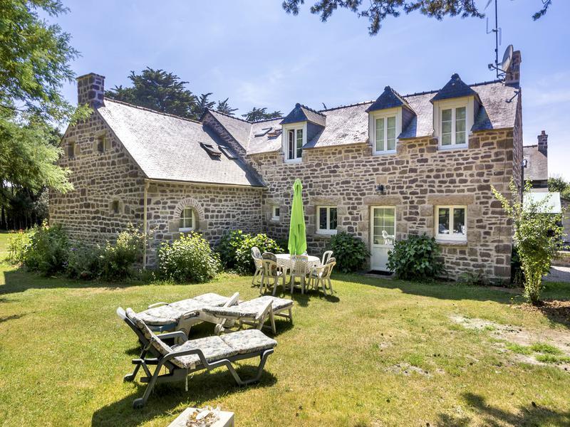 14 bedroom manor house for sale in Brittany, Côtesd'Armor, Plévenon