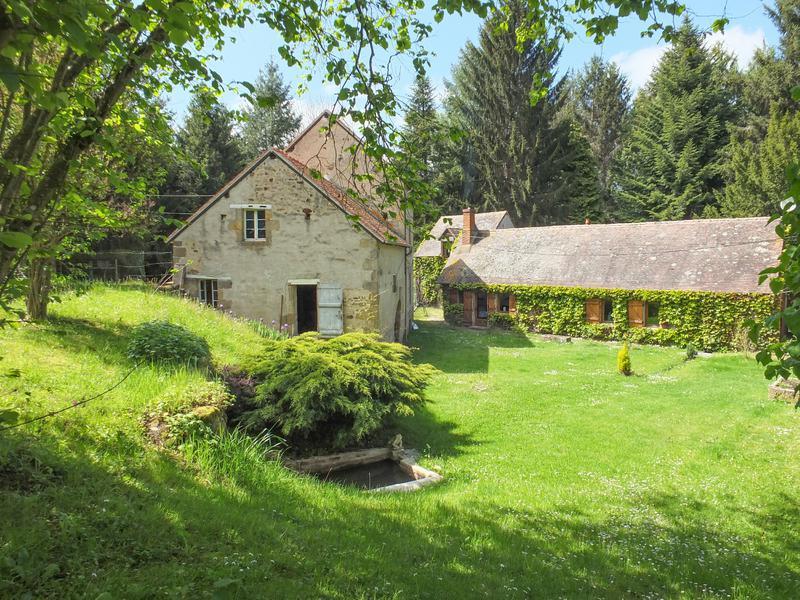 2 bedroom house for sale in Auvergne, Allier, BuxièreslesMines, France