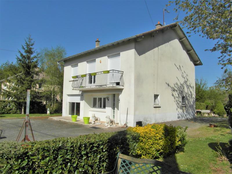 4 bedroom house for sale in Limousin, HauteVienne, PeyratdeBellac