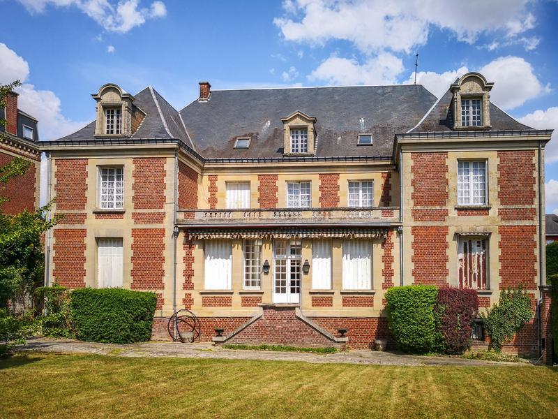 9 bedroom manor house for sale in Picardy, Somme, Montdidier, France
