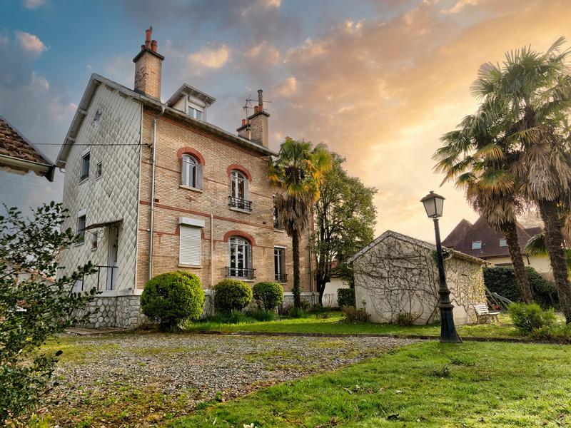 8 bedroom villa for sale in Aquitaine, PyrénéesAtlantiques, Pau, France