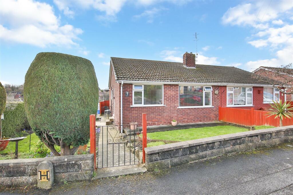2 bedroom semidetached bungalow for sale in Arnside Close