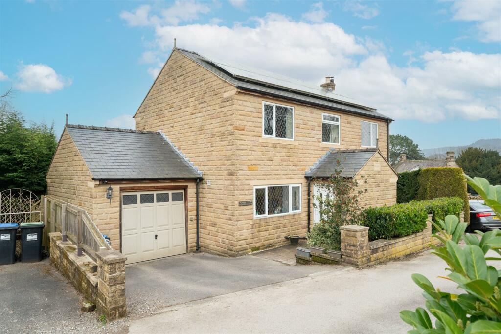 3 bedroom detached house for sale in Willow Grange, Lime Kiln Lane