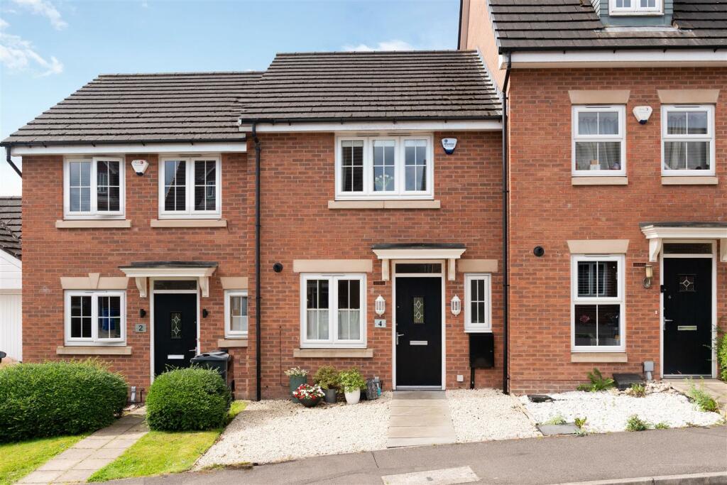 Main image of property: 4 Horse Chestnut Close, Chesterfield, S40 2FL