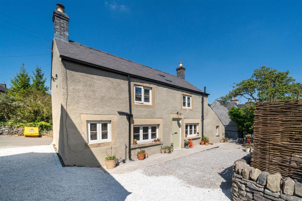 Main image of property: High Street, Calver, S32 3XP