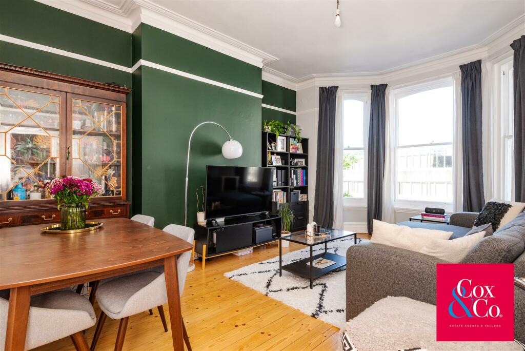 2 bedroom flat for sale in Tisbury Road, Hove, BN3