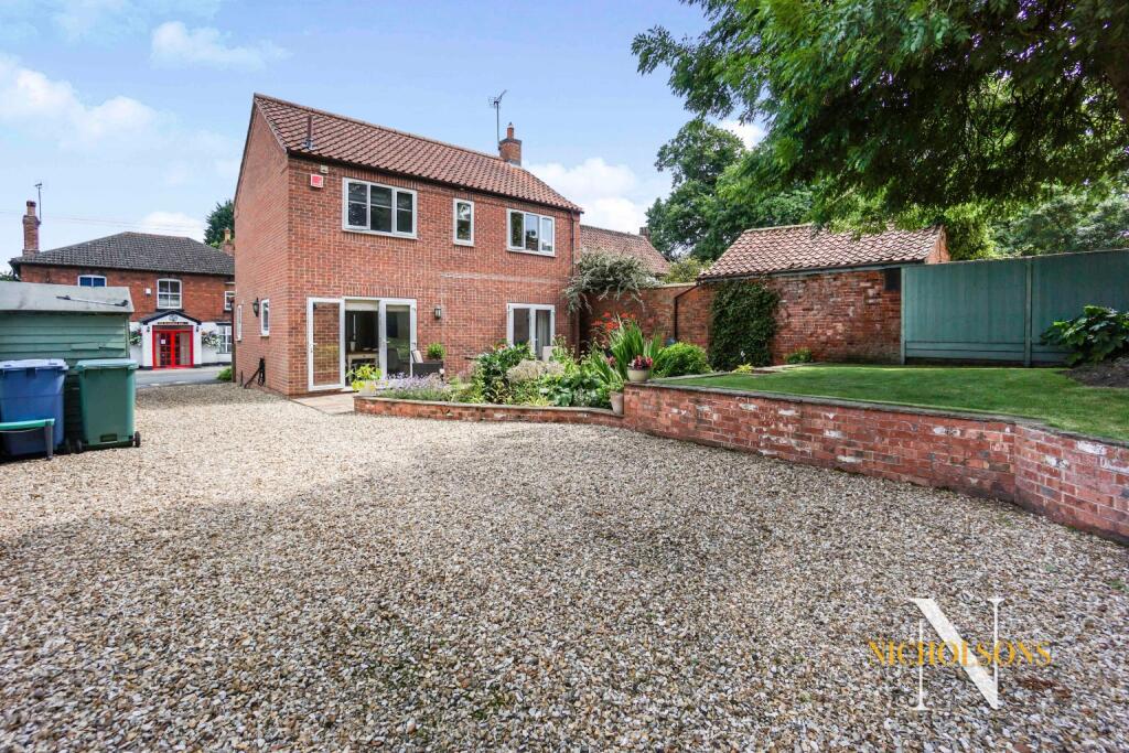 3 bedroom detached house for sale in Town Street, Lound, Retford