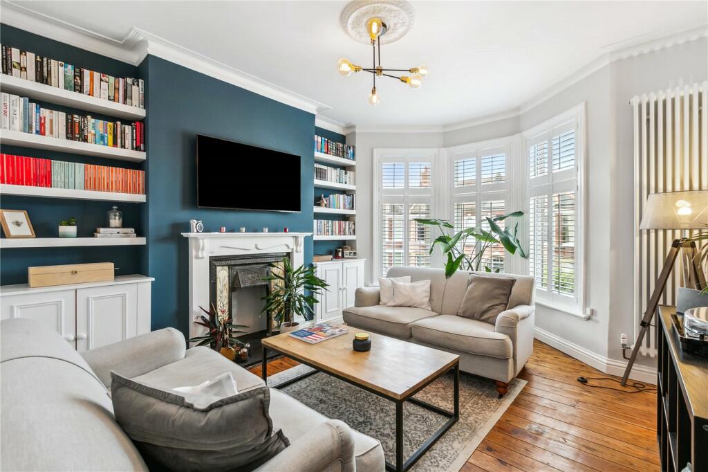 3 bedroom apartment for sale in Fieldhouse Road, SW12