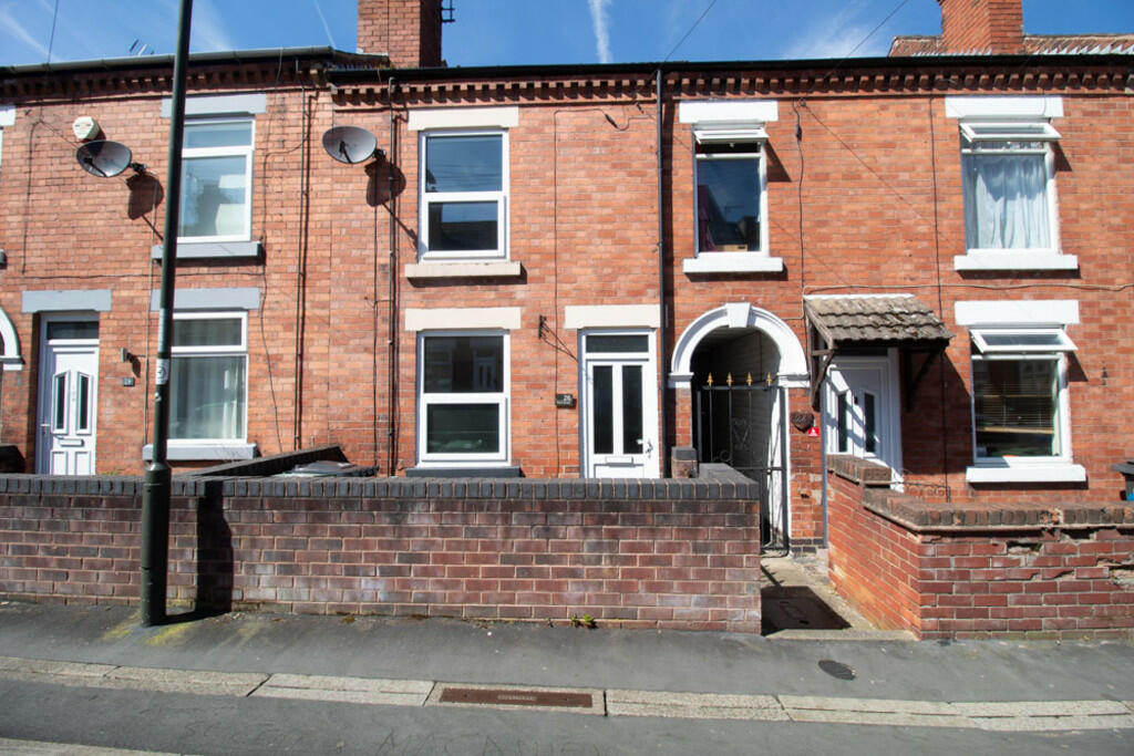 3 bedroom terraced house for sale in Park Street, Heanor, DE75