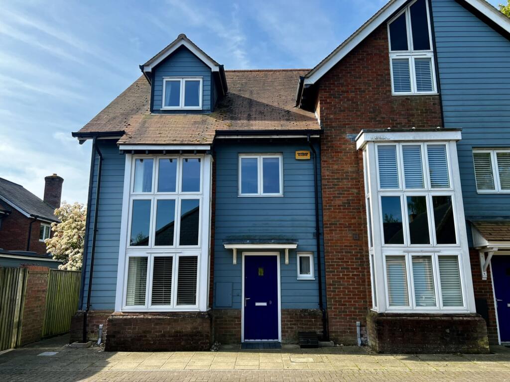Main image of property: Londesborough Place, Lymington, Hampshire, SO41
