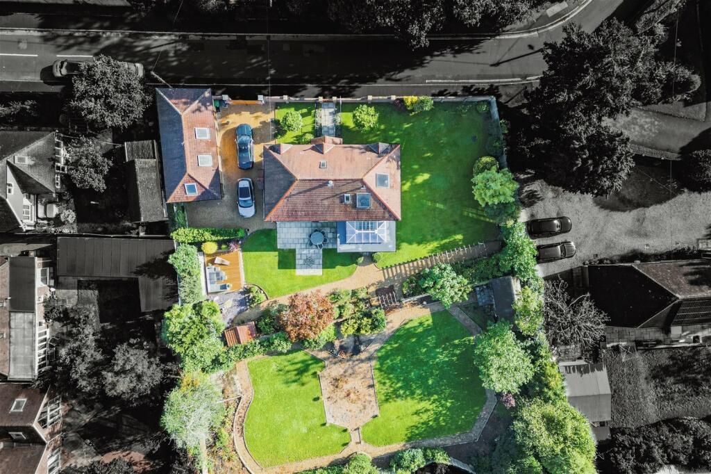 4 bedroom detached house for sale in Beacon Road, West End, Southampton, SO30