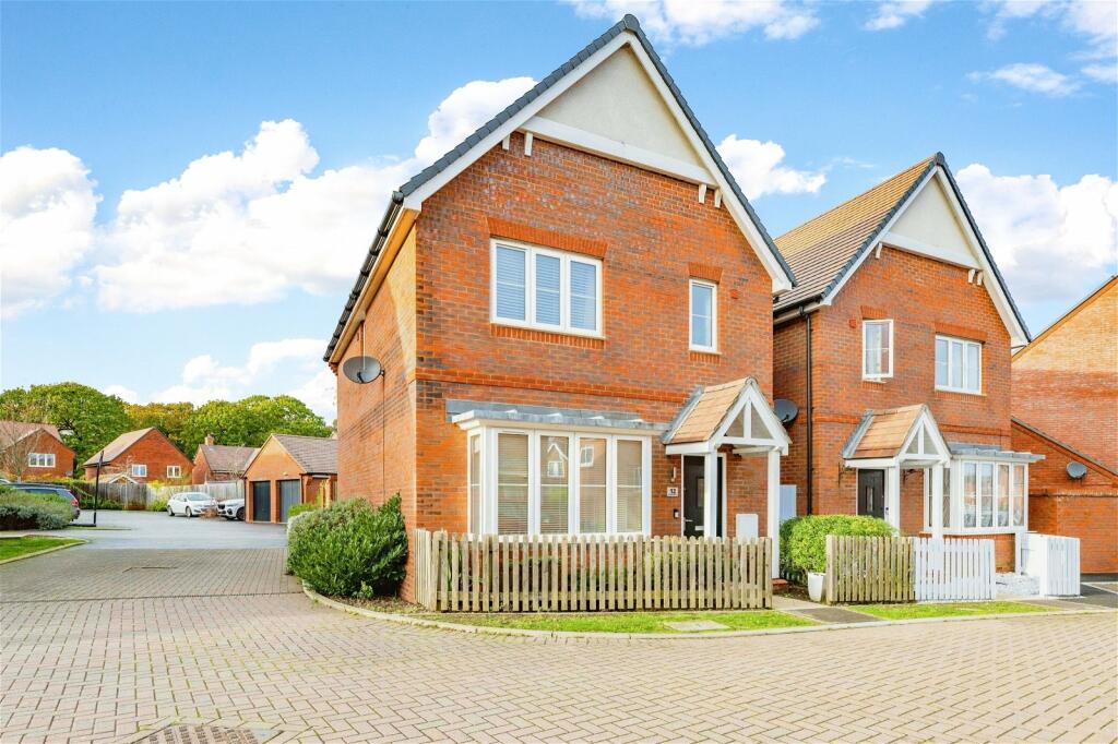 3 bedroom detached house for sale in Morant Crescent, Boorley Green