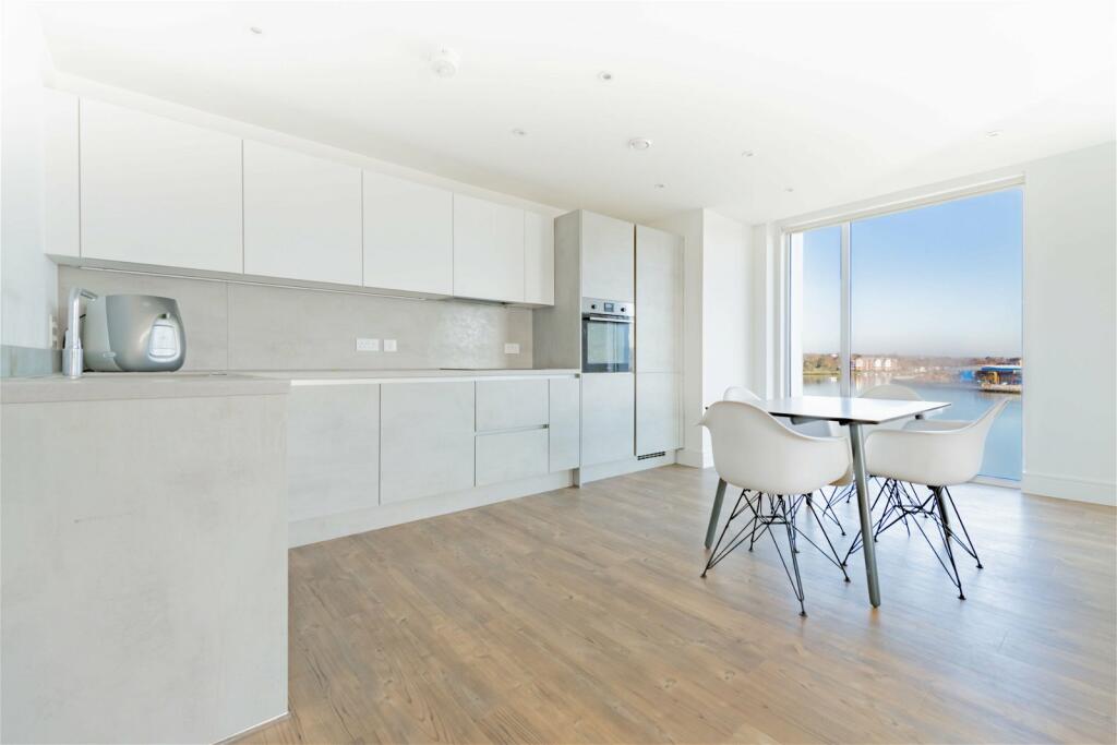 2 bedroom apartment for sale in Meridian Way, Southampton, SO14 0FS, SO14