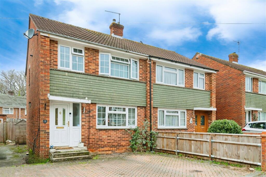 3 bedroom semi-detached house for sale in Dyserth Close, Southampton, SO19