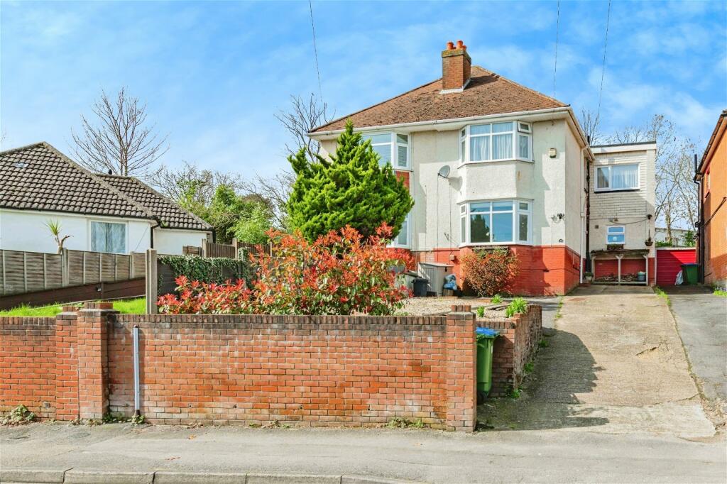 3 bedroom semi-detached house for sale in Middle Road, Sholing, Southampton, SO19