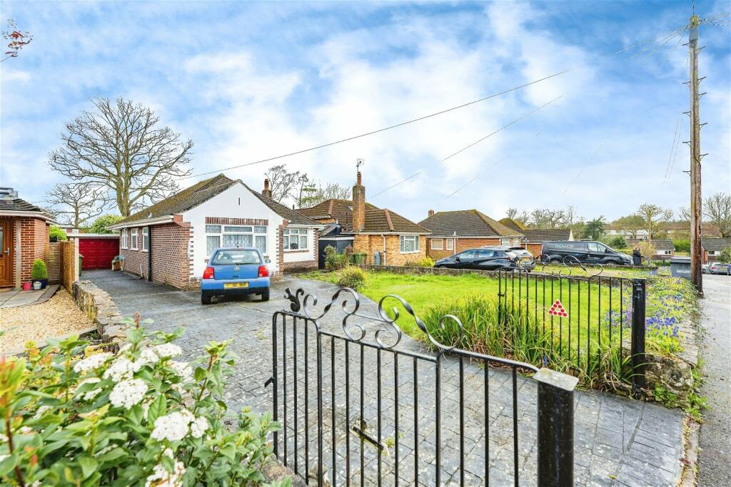 3 bedroom detached bungalow for sale in Merrieleas Close, Chandler's