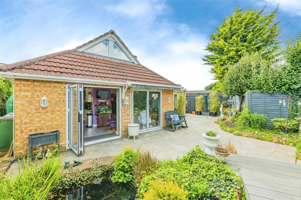 3 bedroom detached bungalow for sale in Swanmore Avenue, Sholing