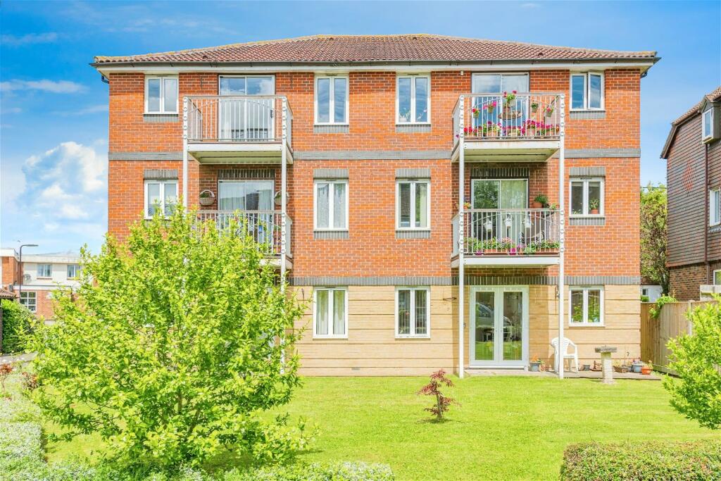 2 bedroom flat for rent in Linford Court, Fair Oak Road, Fair Oak, Eastleigh, SO50