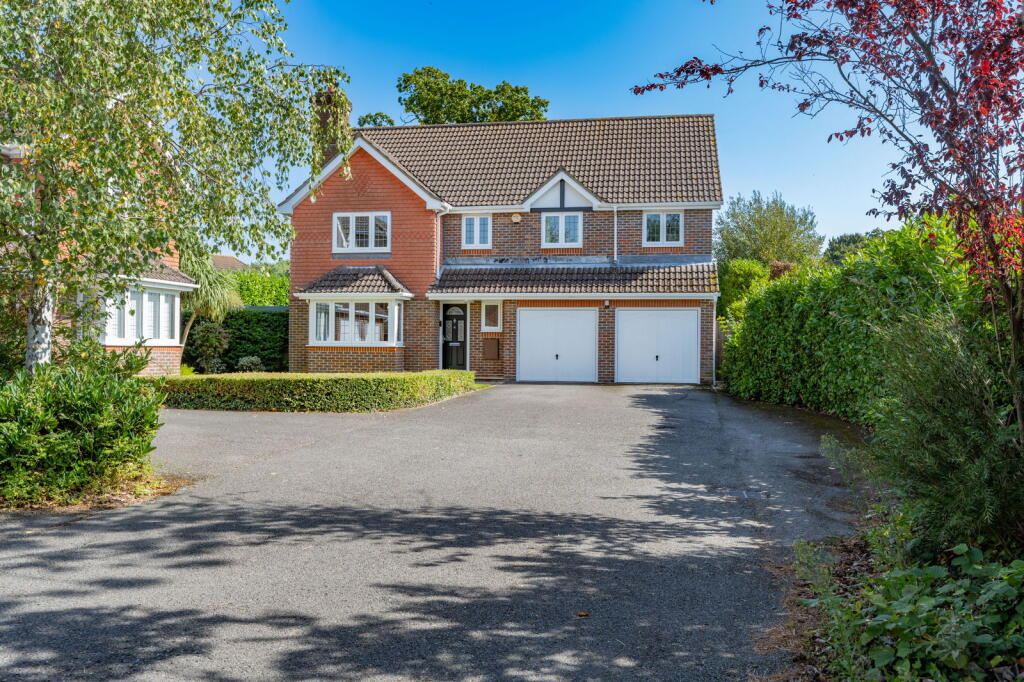 Main image of property: Courtenay Close, Titchfield Park, Fareham, PO15 5QL