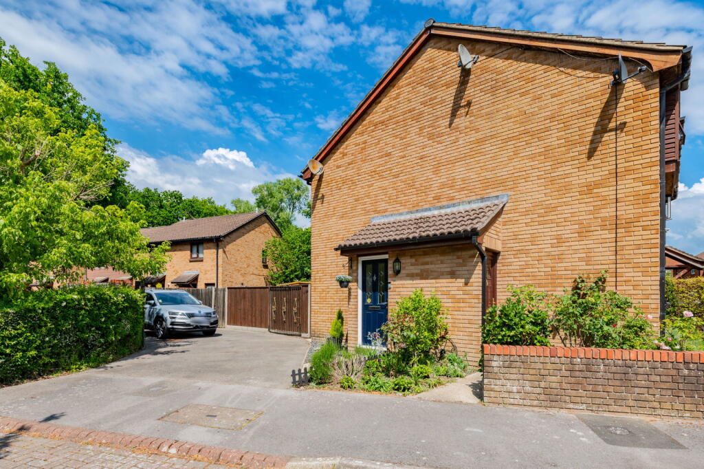 Main image of property: Cygnus Gardens, Dibden, Southampton, SO45 5UH
