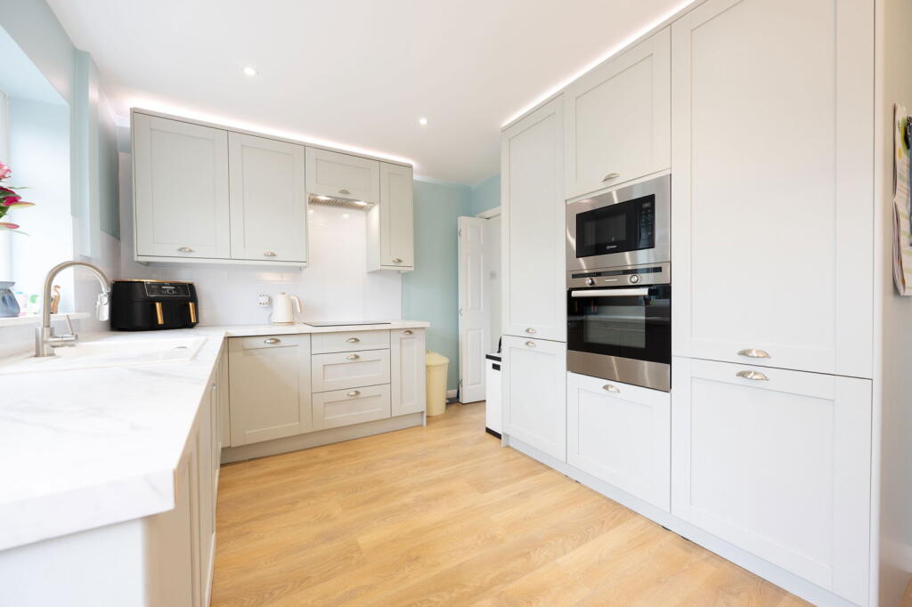 Main image of property: Beaufort Avenue, Fareham, Hampshire, PO16 7PE