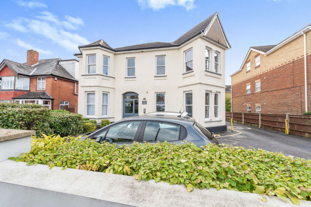 Main image of property: Peartree Avenue, Southampton, SO19
