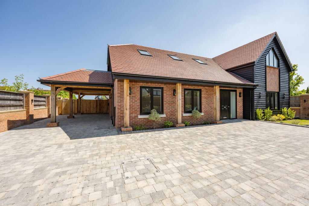 Main image of property: Botley Road, Burridge, Southampton, SO31