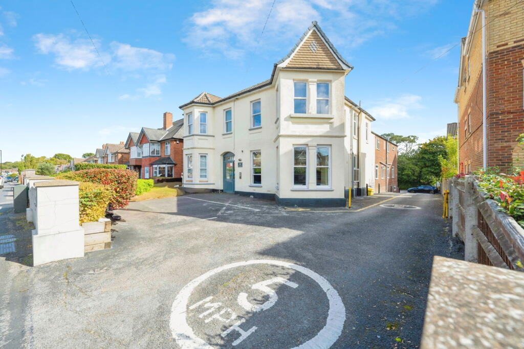 Main image of property: Peartree Avenue, Southampton, SO19