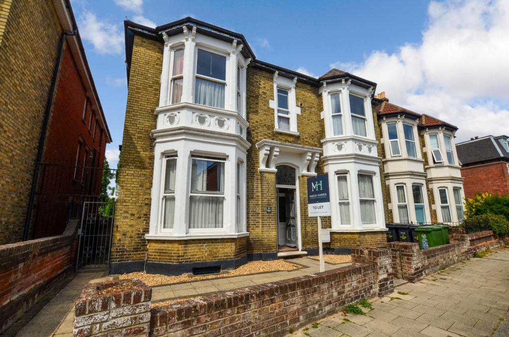 Studio flat for rent in St. Edwards Road, Southsea, Hampshire, PO5