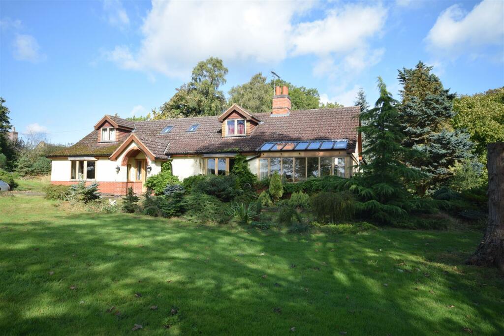 4 bedroom country house for sale in The Belt, South Kilworth