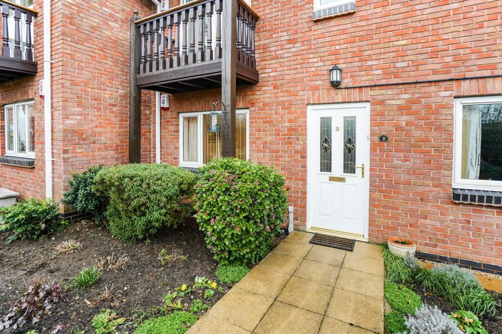 2 bedroom flat for sale in Smeeton Road, Kibworth Beauchamp, LE8