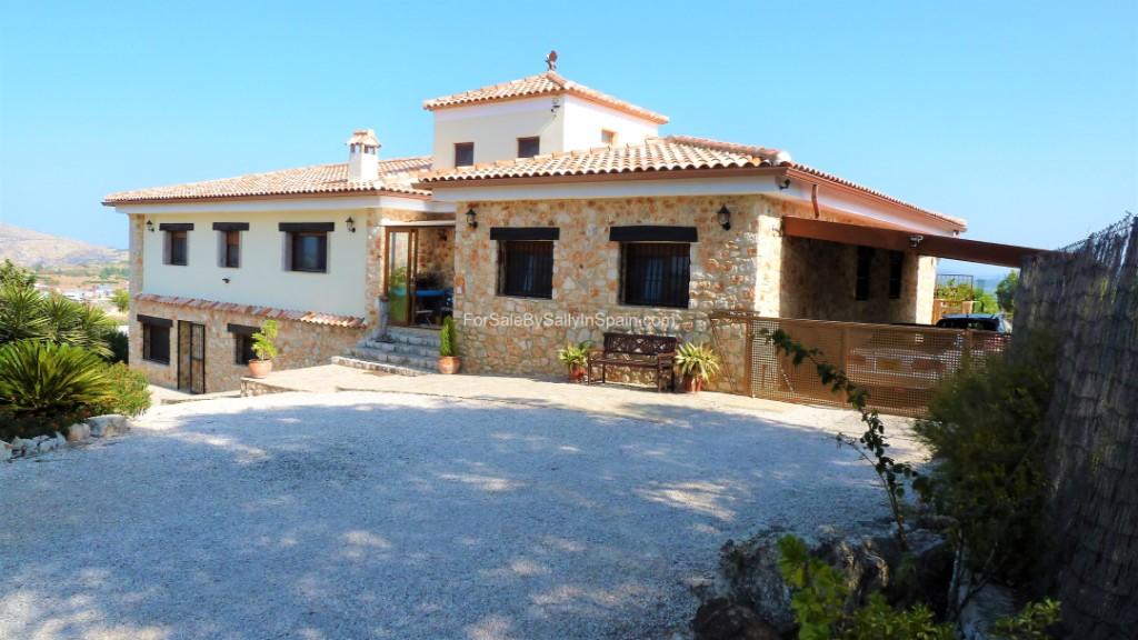 7 bedroom villa for sale in Valencia, Valencia, Chella, Spain