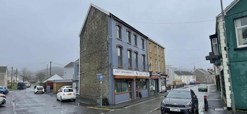 Main image of property: 18 Station Road, Burry Port, Carmarthenshire, SA16 0LR