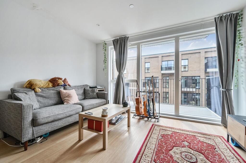 Main image of property: 4 Palmer Road, Reading, RG1