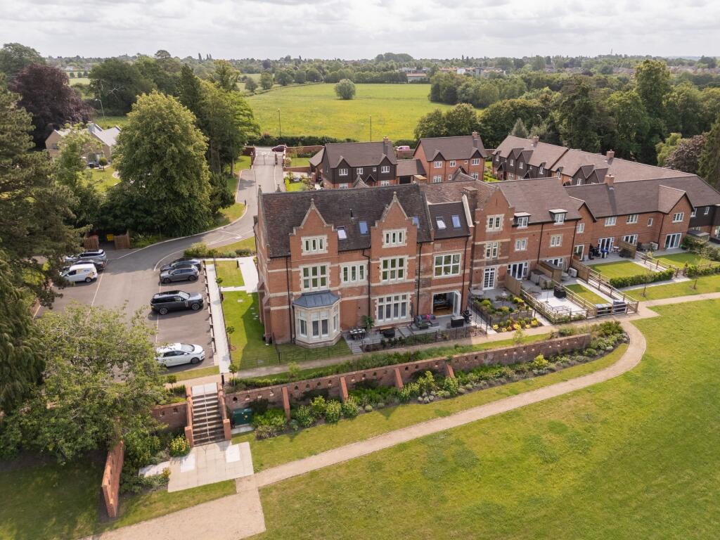 Main image of property: Stoneleigh Road, Blackdown, CV32