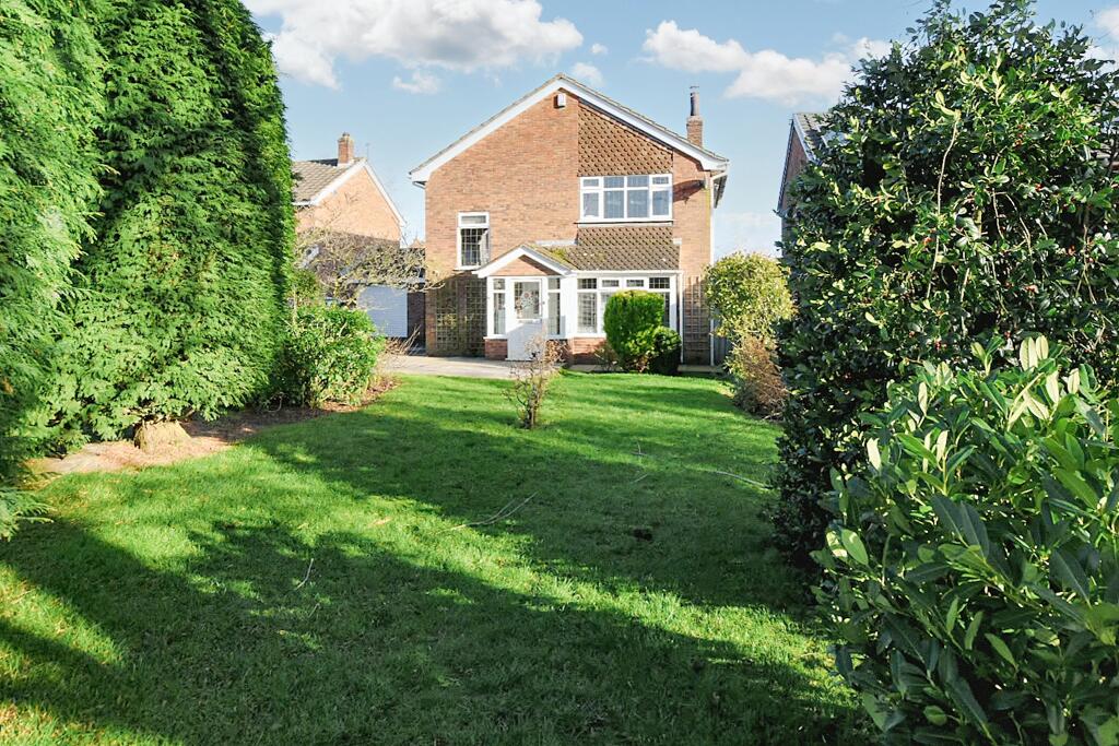 3 bedroom link detached house for sale in Freshfields, Comberbach