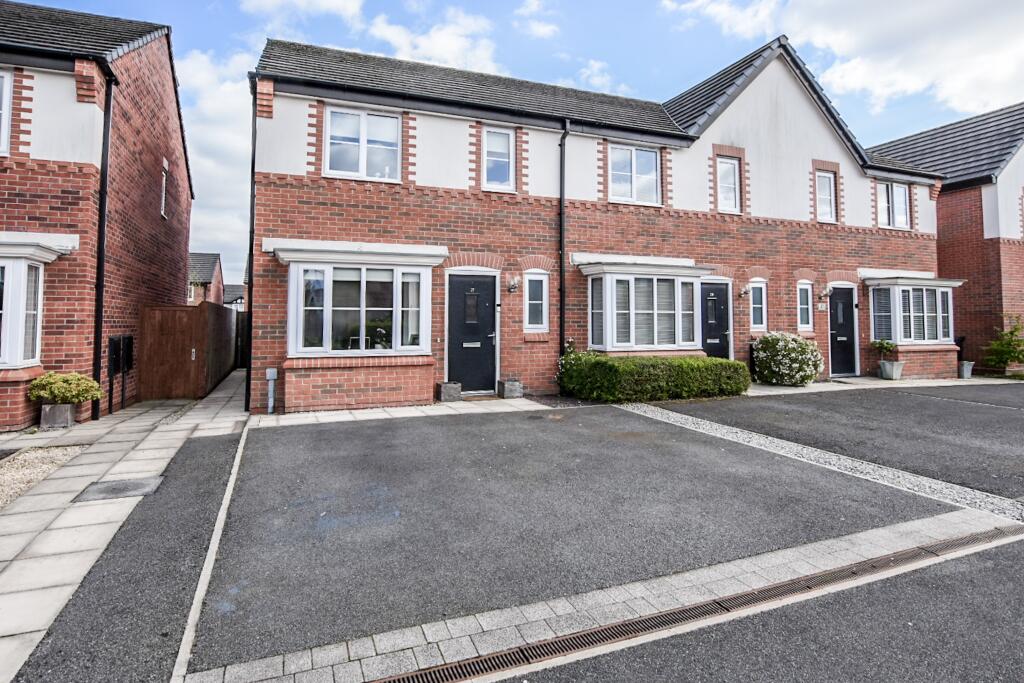 3 bedroom semidetached house for sale in Pavillion Way Lostock Gralam