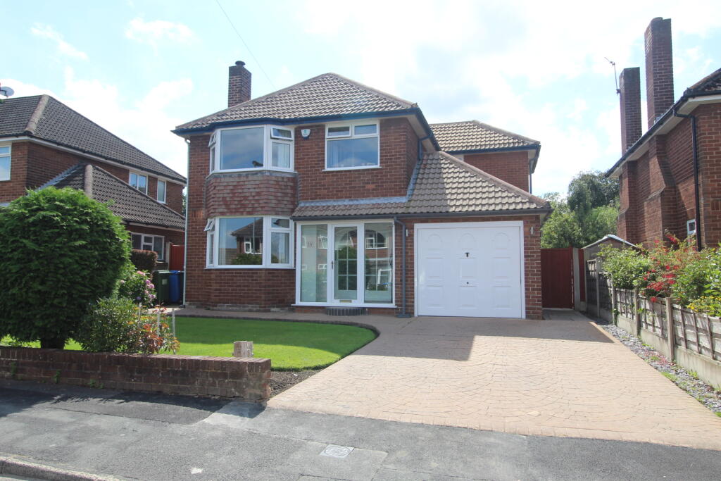 4 bedroom detached house for sale in Pickering Crescent, Thelwall, Thelwall, WA4