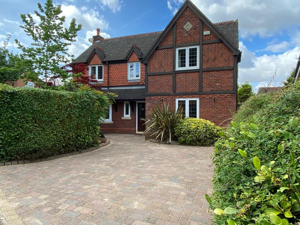 4 bedroom detached house for sale in Shepperton Close, Appleton, WA4