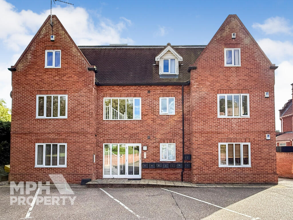 Main image of property: Hilton Court, Yarmouth Road