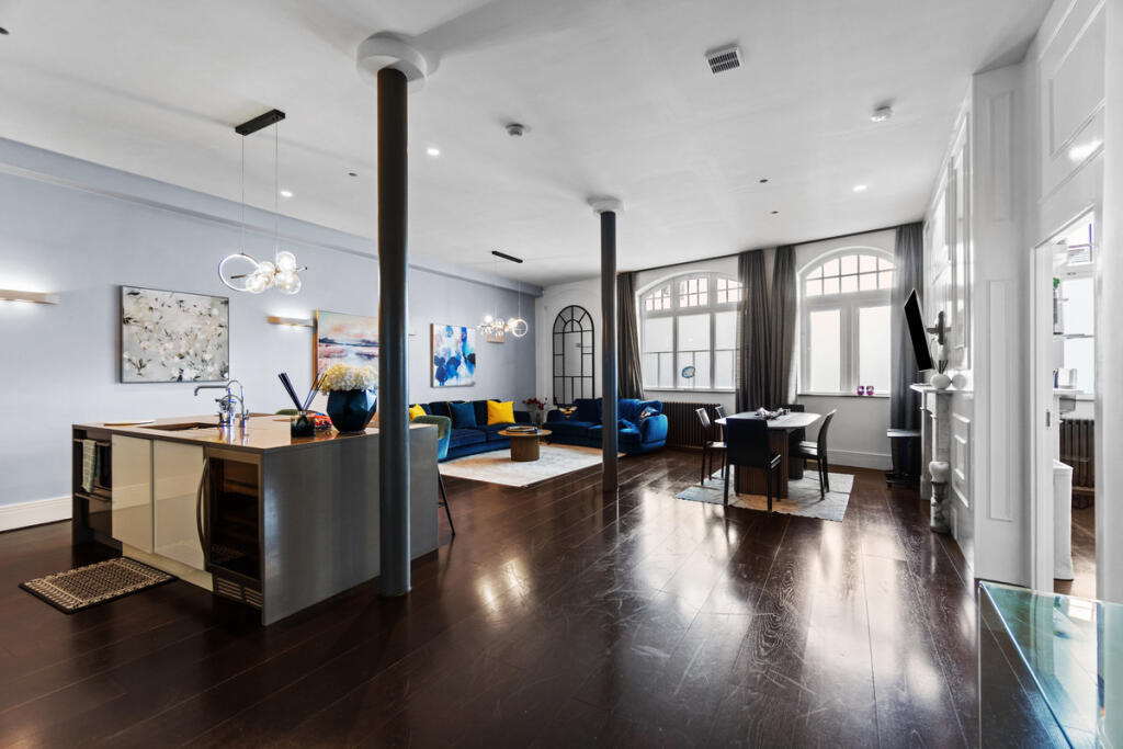 Main image of property: Sheen Road, Richmond, TW9