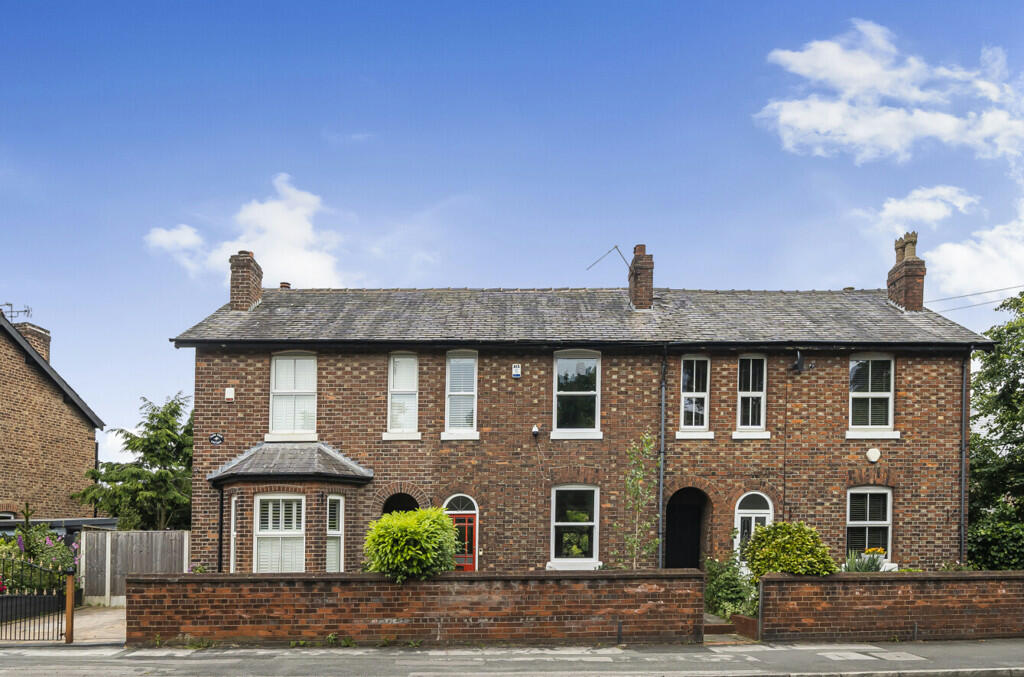 3 bedroom terraced house for sale in Northenden Road, Gatley, Cheadle, SK8
