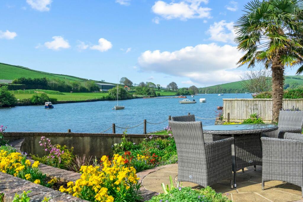 4 bedroom detached house for sale in Frogmore, Kingsbridge, TQ7