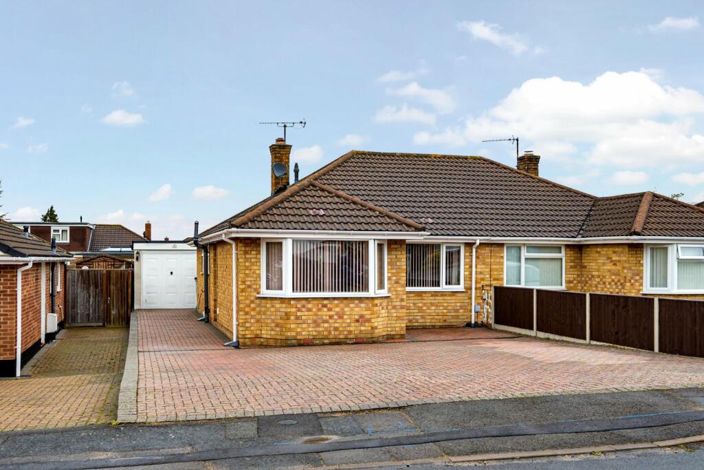 3 bedroom bungalow for sale in Lichfield Drive, Cheltenham, Gloucestershire, GL51