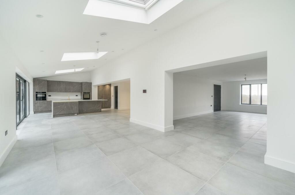 5 bedroom detached house for sale in Rosemoor House, Leigh Road