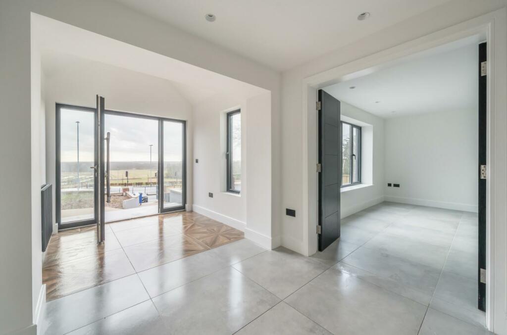 5 bedroom detached house for sale in Rosemoor House, Leigh Road