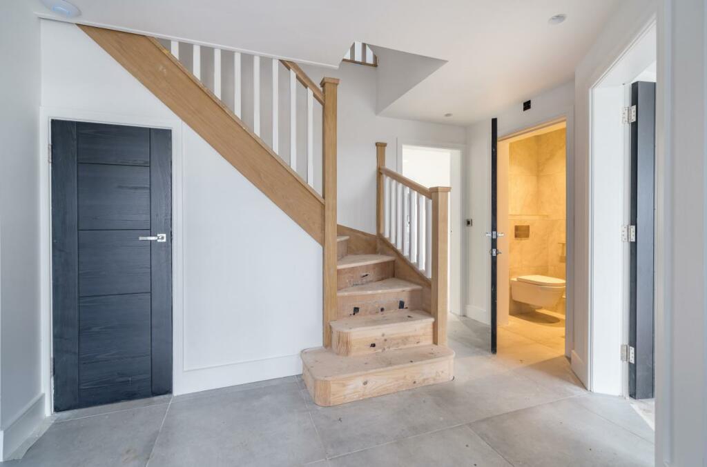 5 bedroom detached house for sale in Rosemoor House, Leigh Road